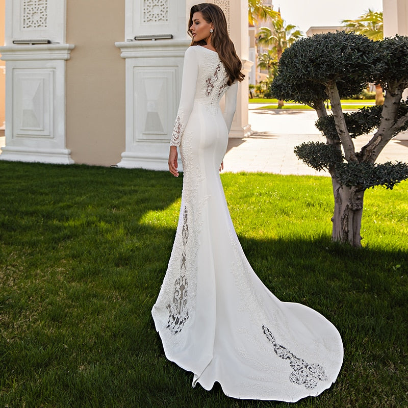 Charming Long Sleeve Mermaid Wedding Dresses V-Neck Lace Appliques Pleat Satin Bridal Gown